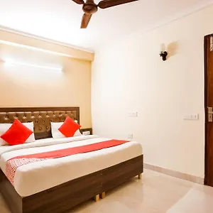 Oyo Kartik House Near Delhi Airport Hotel