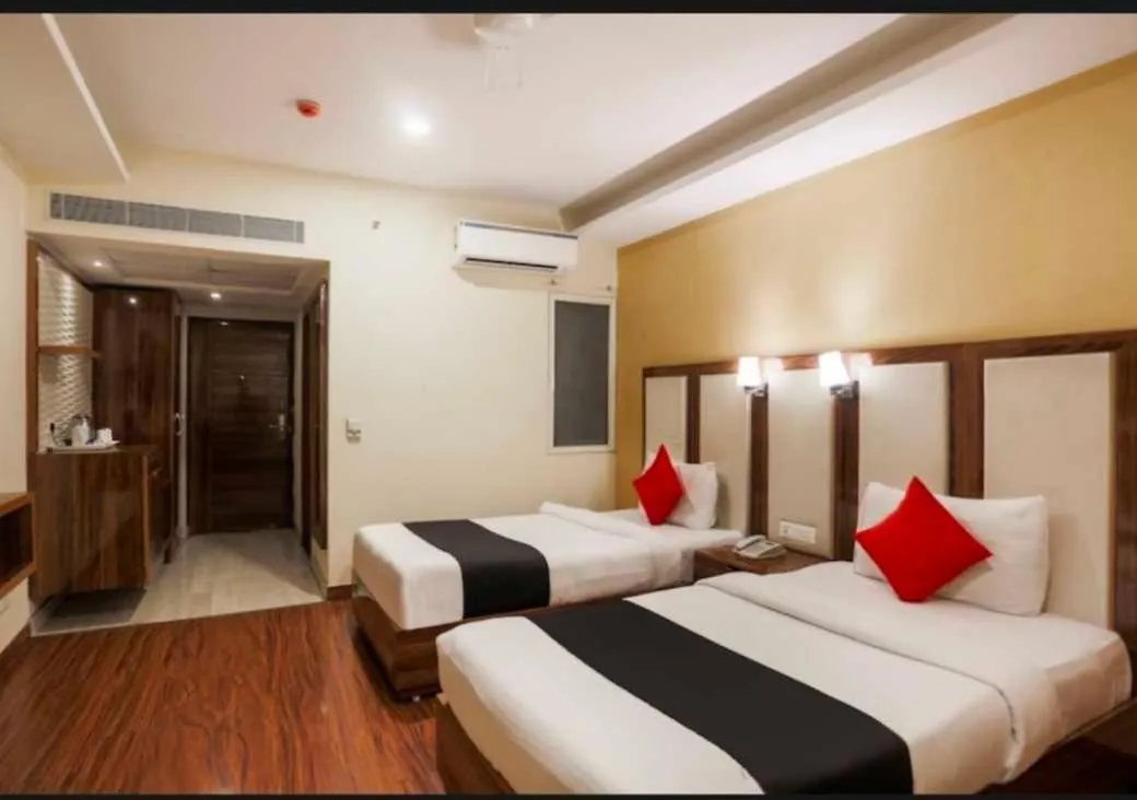 Pop Hotel Airport Golden New Delhi