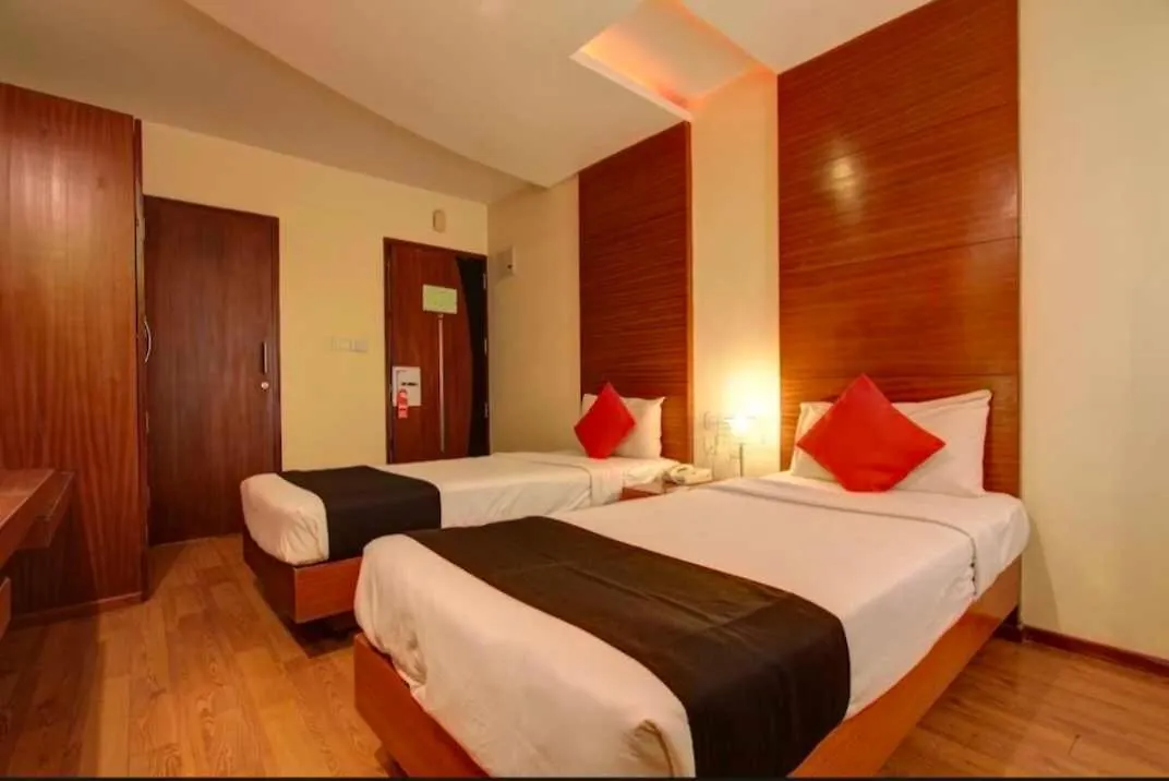 Pop Hotel Airport Golden New Delhi